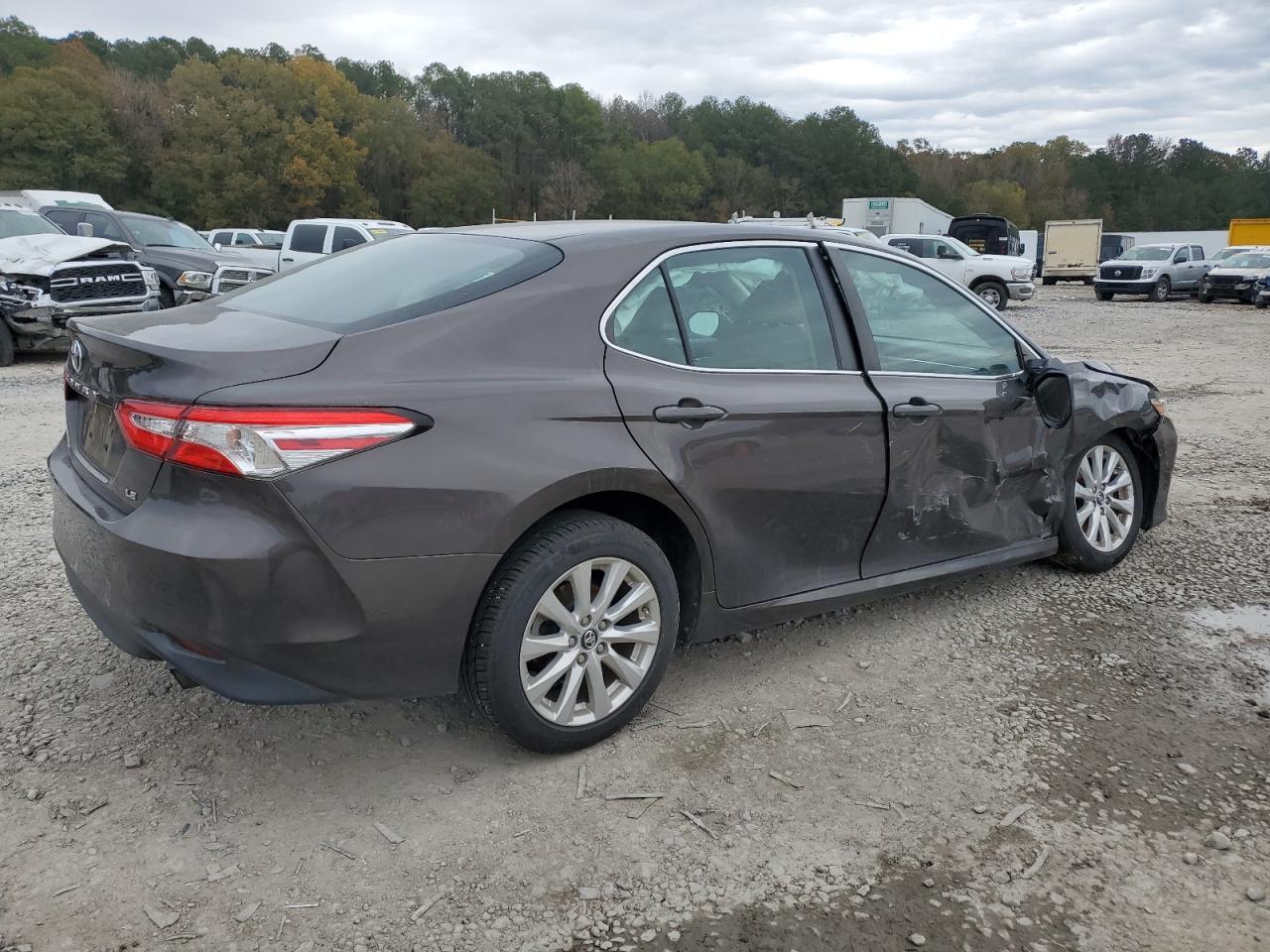 2018 TOYOTA CAMRY L - Фото 3