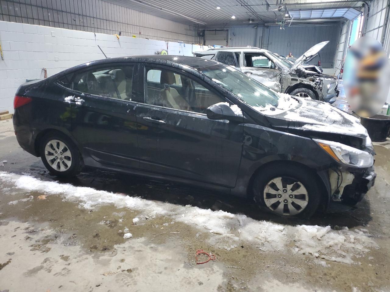 2017 HYUNDAI ACCENT SE - Image 4