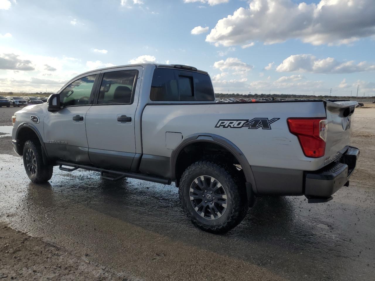 2017 NISSAN TITAN XD S - Фото 2