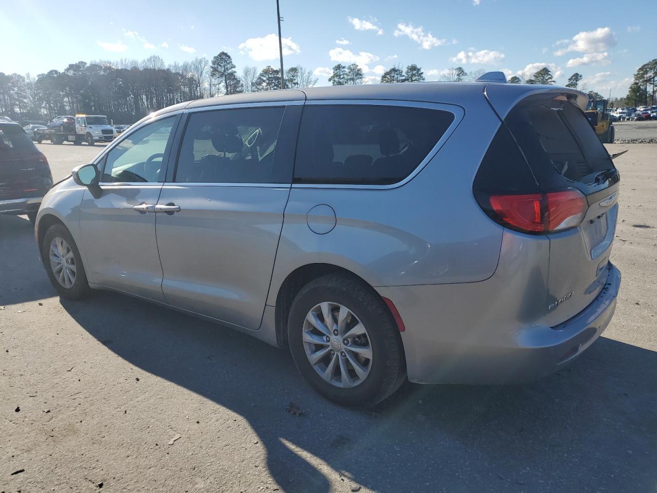 2017 CHRYSLER PACIFICA T - Image 2