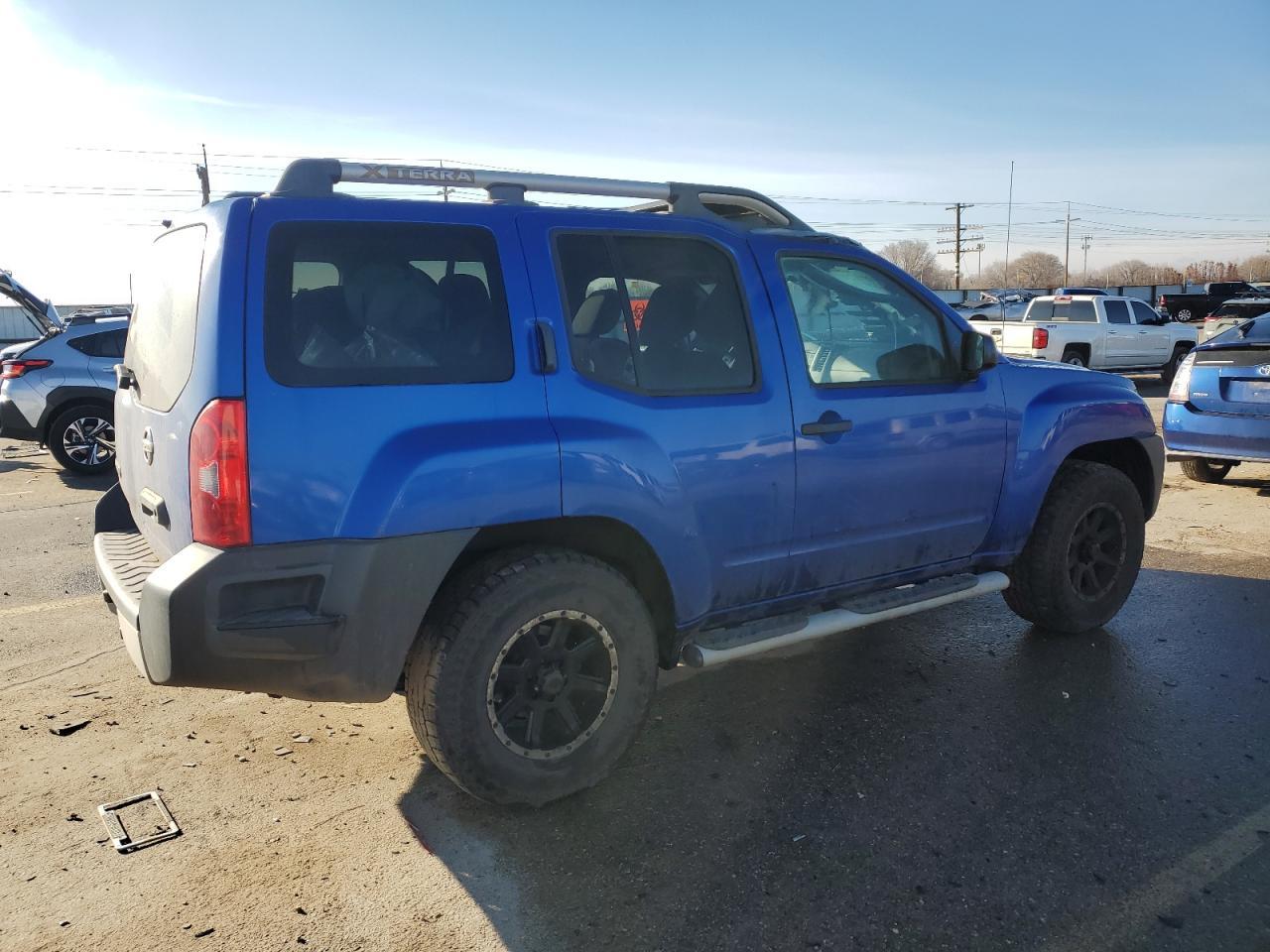 2015 NISSAN XTERRA X - Image 3