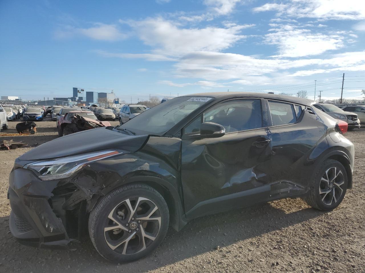 2022 TOYOTA C-HR XLE