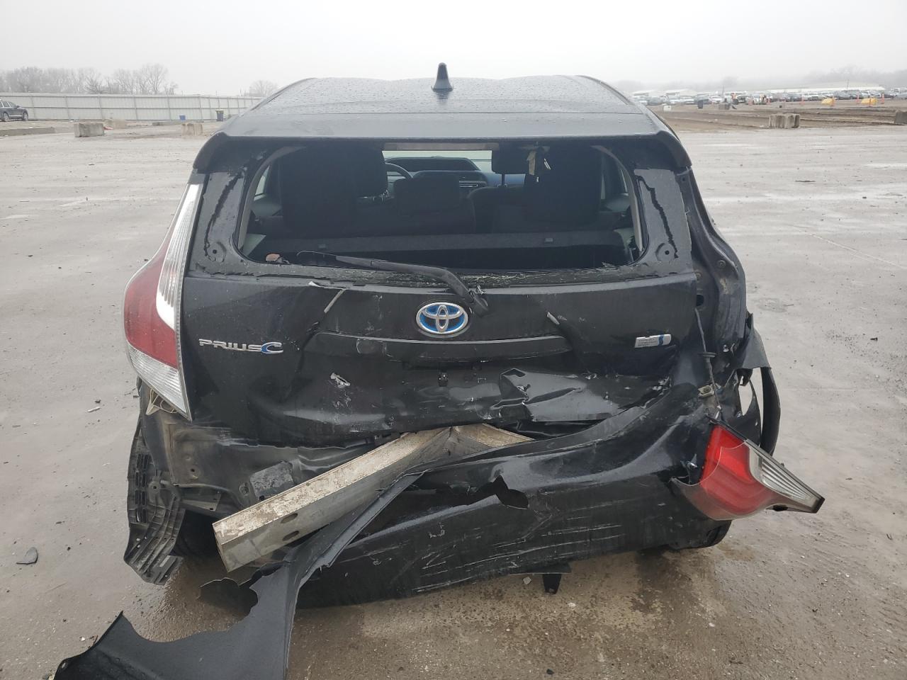 2016 TOYOTA PRIUS C - Image 6