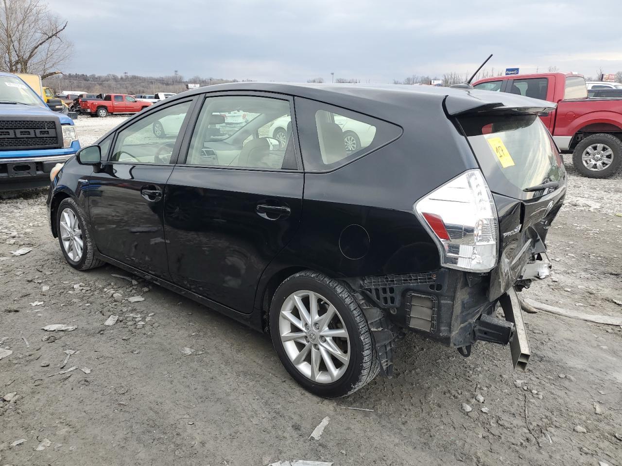 2013 TOYOTA PRIUS V - Image 2