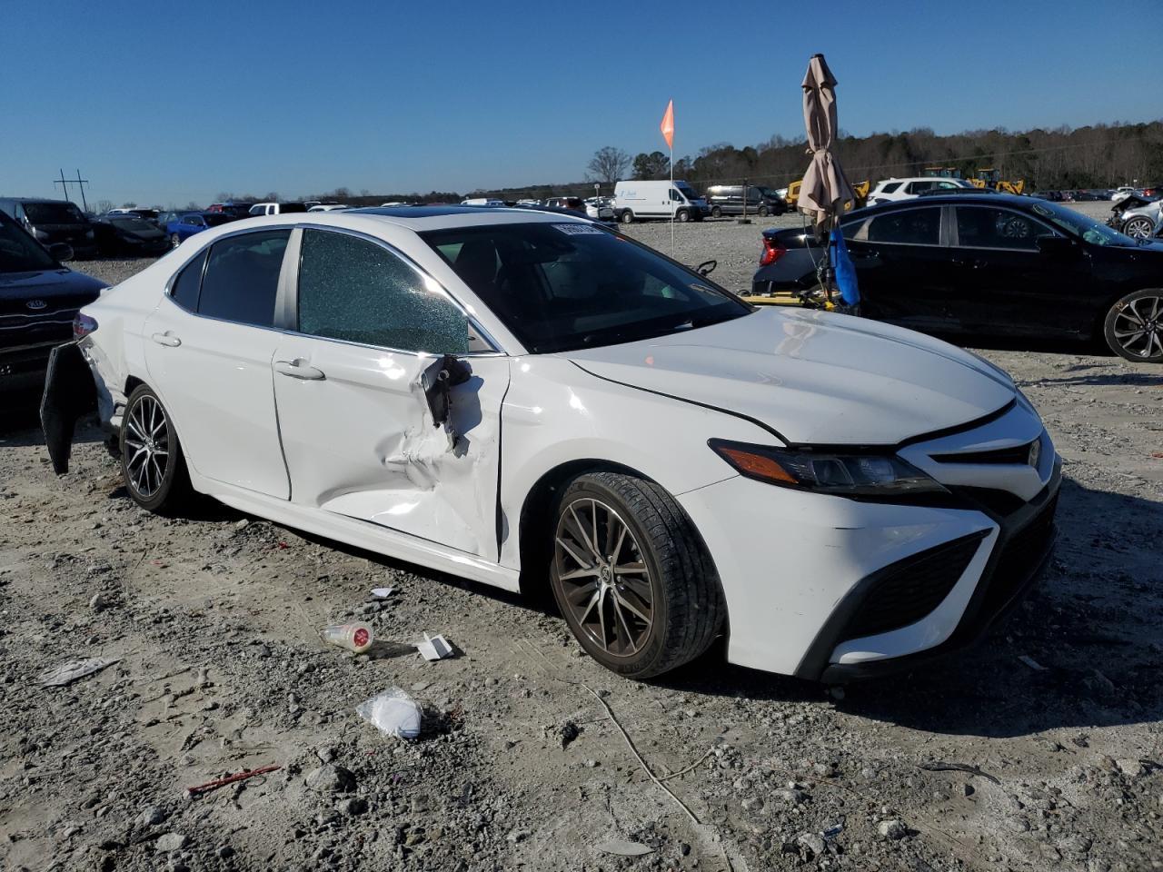 2021 TOYOTA CAMRY SE - Фото 4
