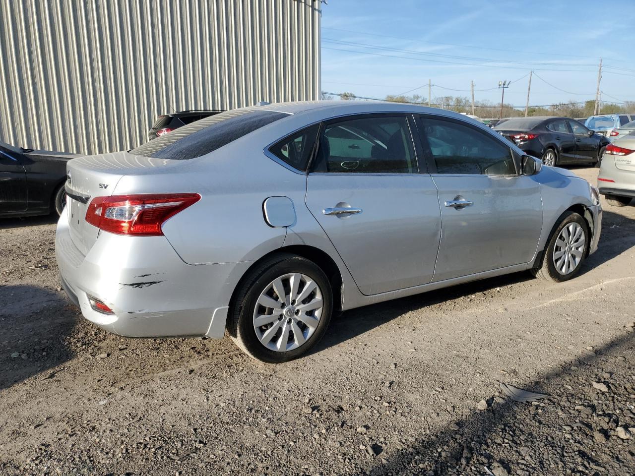 2017 NISSAN SENTRA S - Фото 3