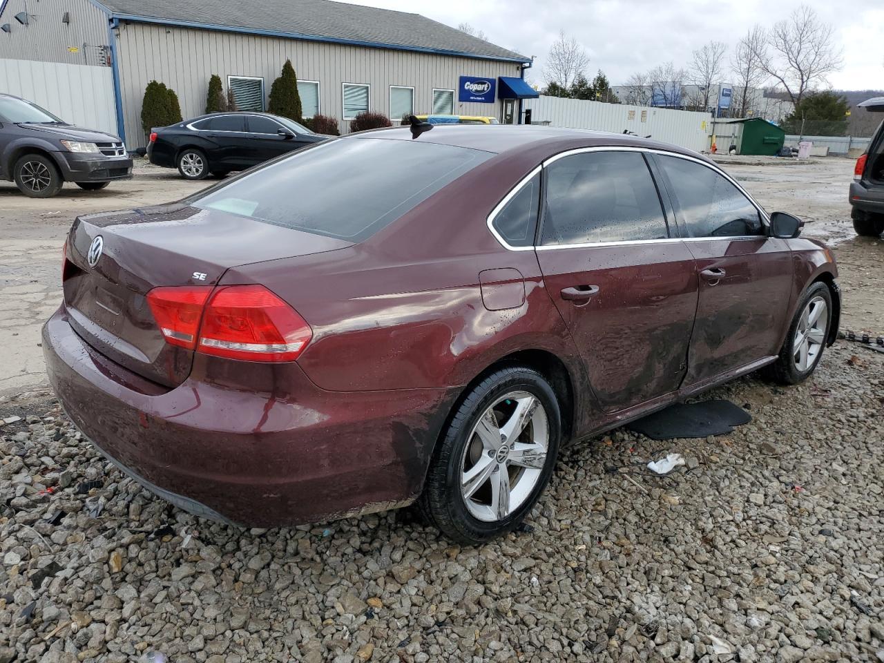 2013 VOLKSWAGEN PASSAT SE - Image 3