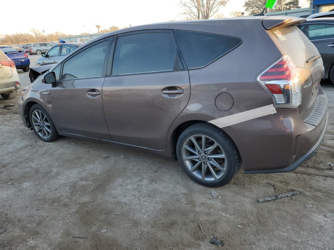 2016 TOYOTA PRIUS V - Фото 2