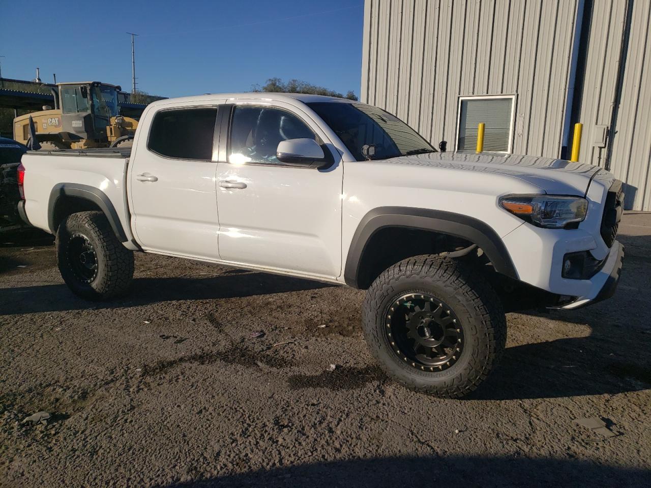 2017 TOYOTA TACOMA DOU - Фото 4
