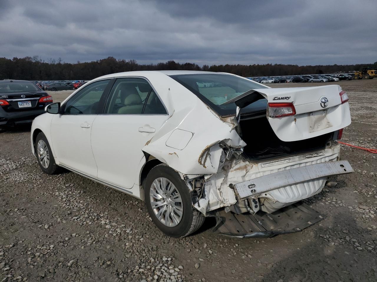 2014 TOYOTA CAMRY L - Фото 2