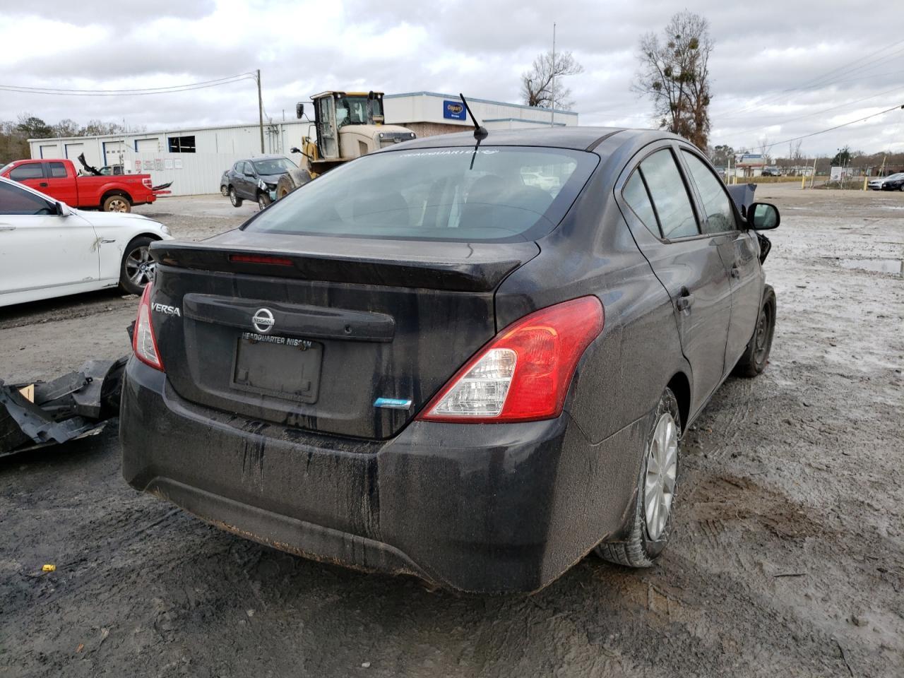 2015 Nissan Versa S - Фото 4