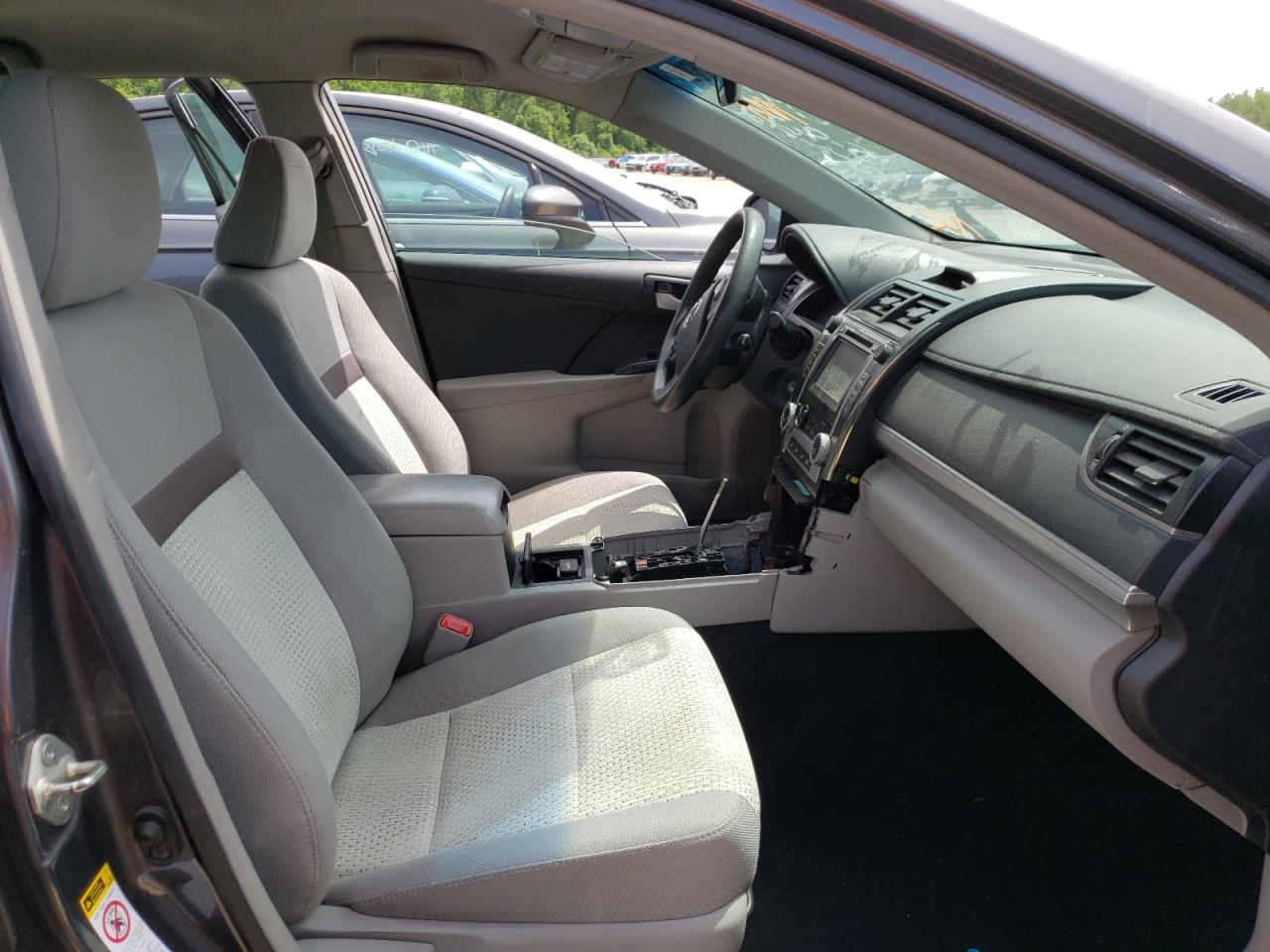2014 Toyota Camry L - Image 5