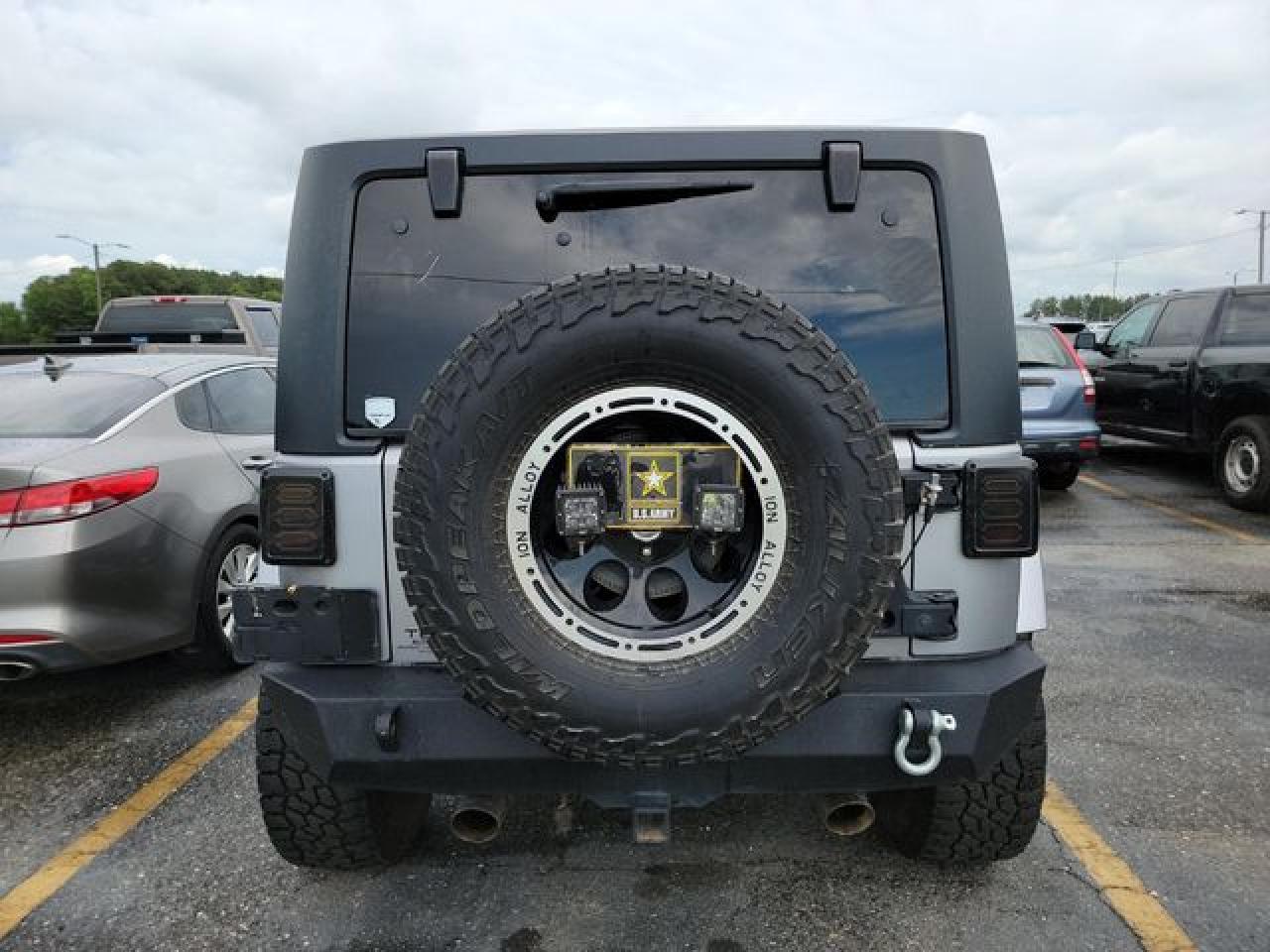 2015 Jeep Wrangler Sahara - Фото 4