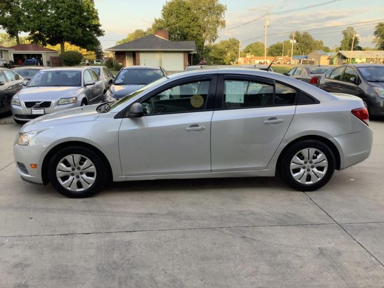 2013 Chevrolet Cruze Ls - Image 4