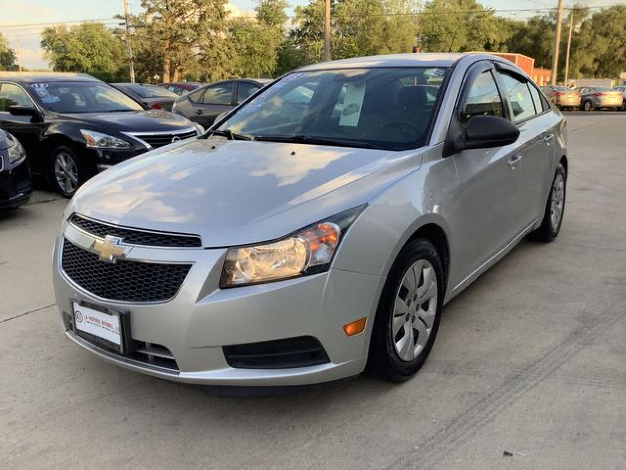 2013 Chevrolet Cruze Ls - Image 3