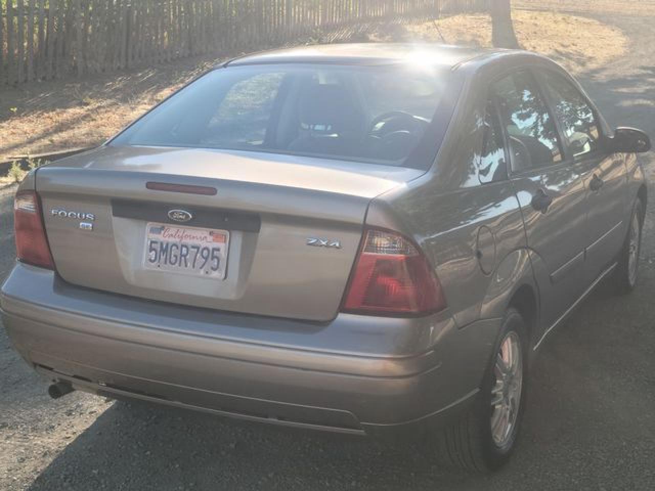 2005 Ford Focus Zx4 - Фото 4