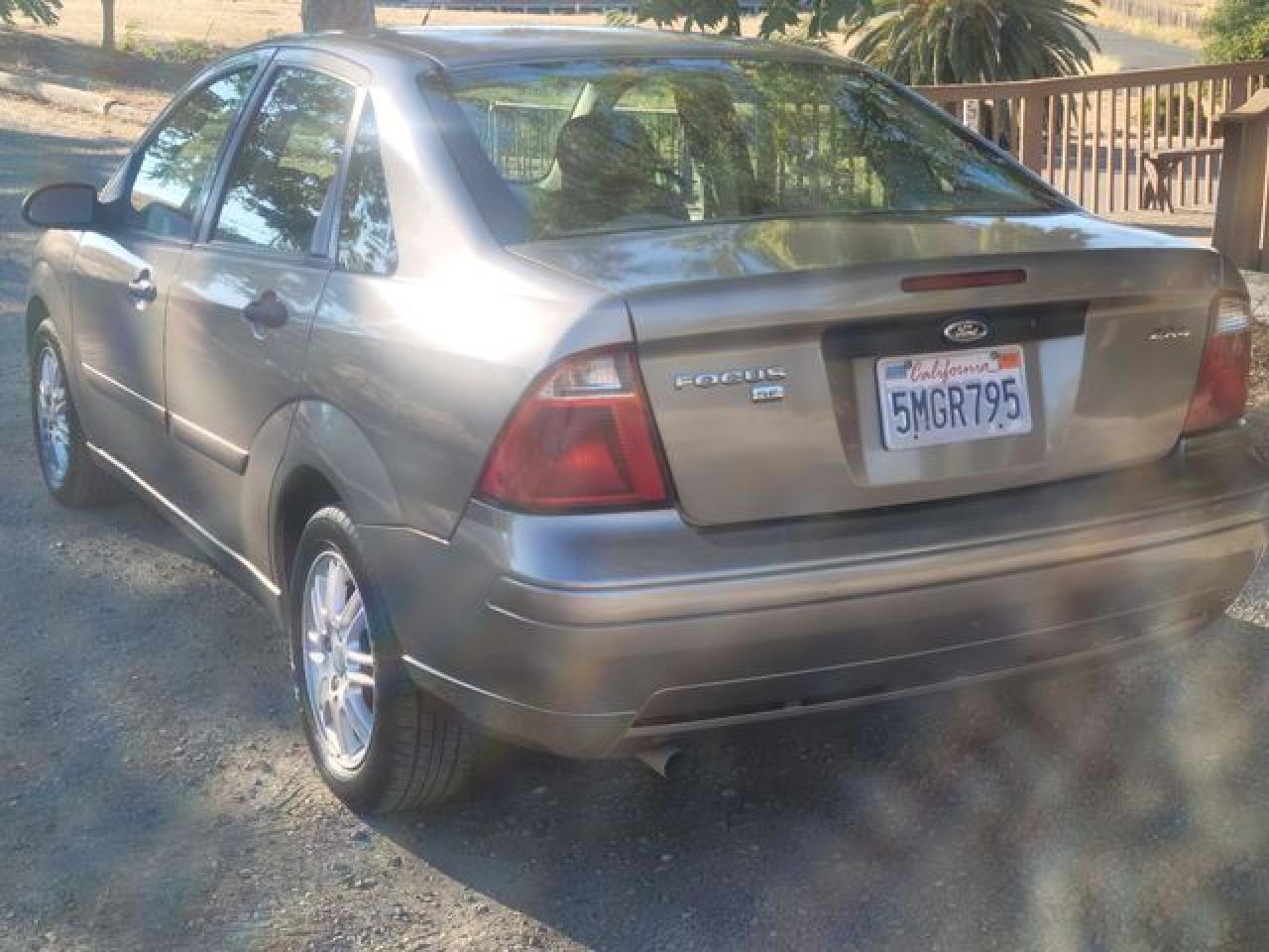 2005 Ford Focus Zx4 - Фото 3