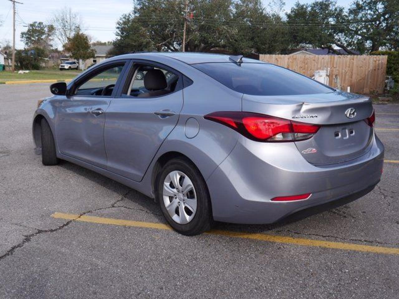 2016 Hyundai Elantra Se - Image 7
