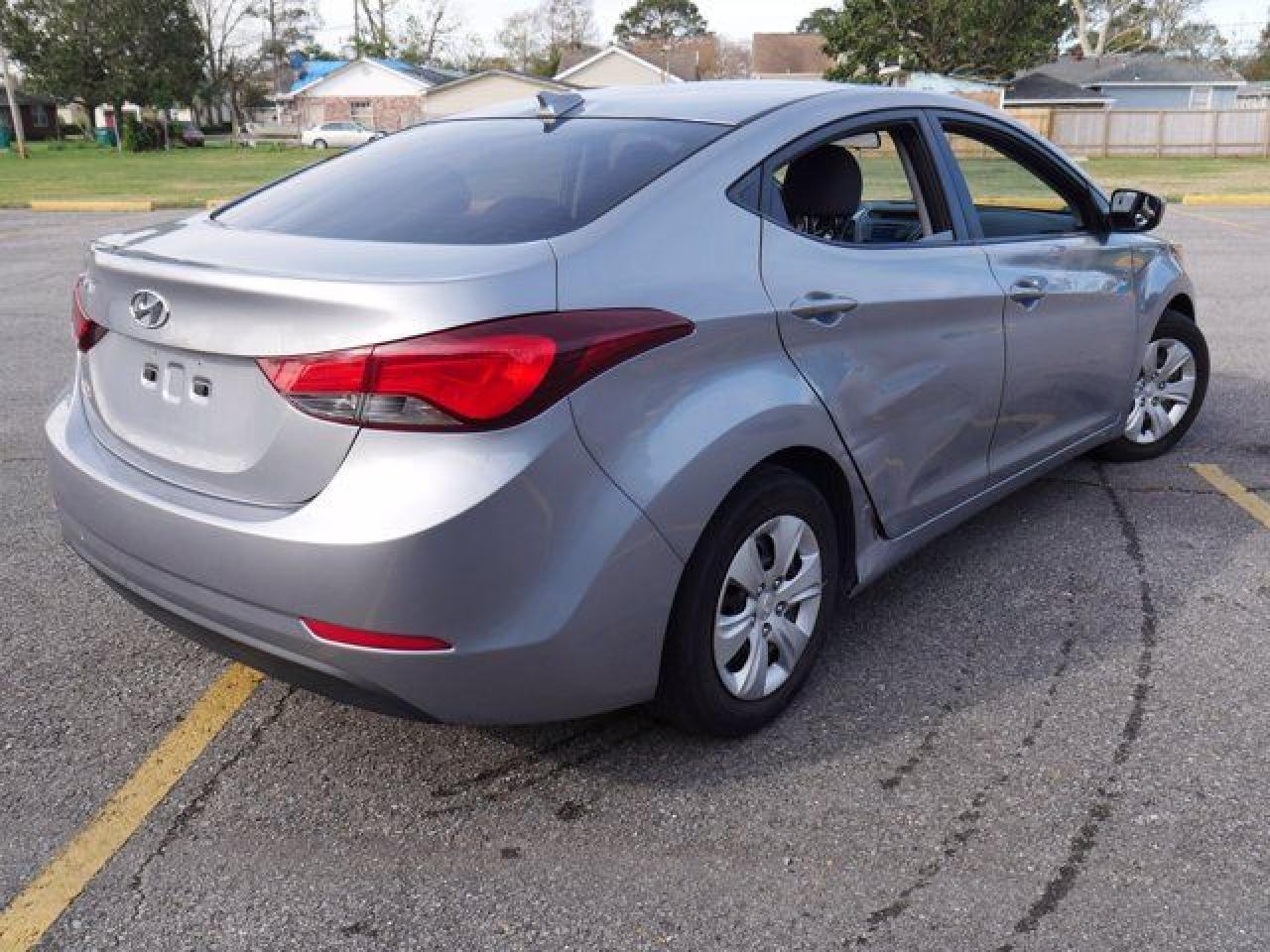 2016 Hyundai Elantra Se - Image 5