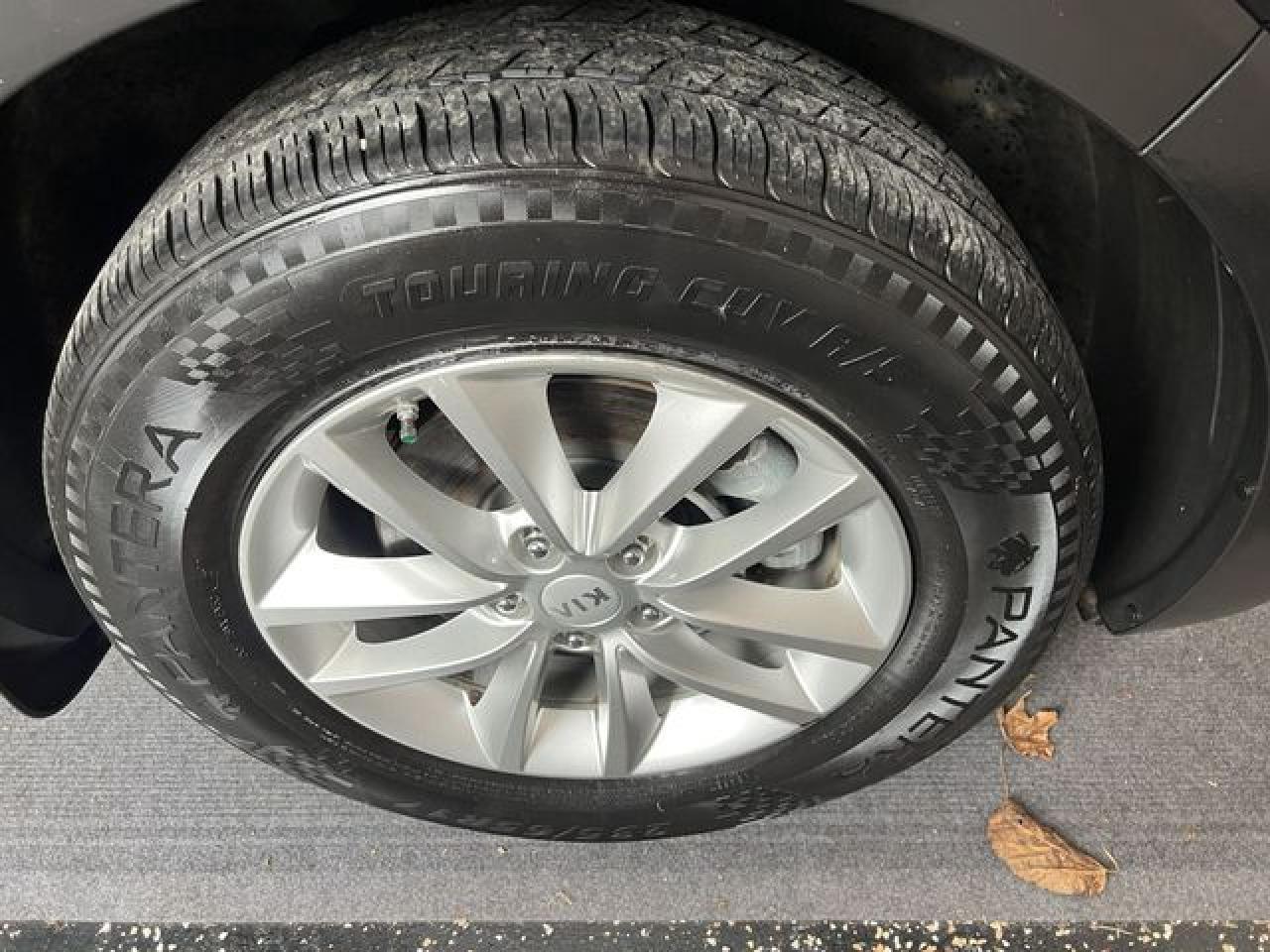 2016 Kia Sorento Lx - Image 4