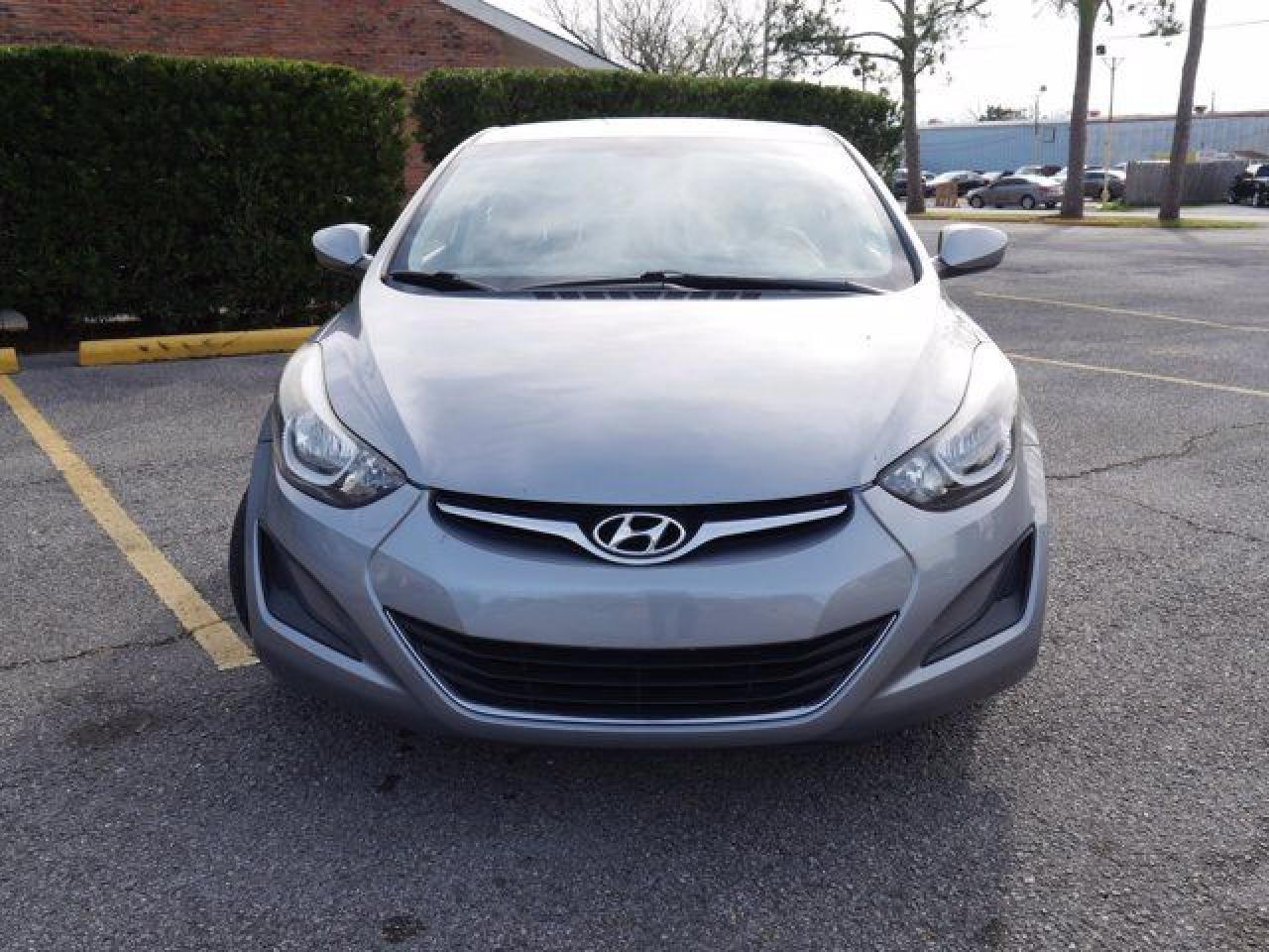 2016 Hyundai Elantra Se - Image 2
