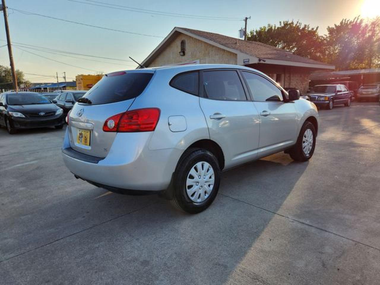 2009 Nissan Rogue S - Image 5