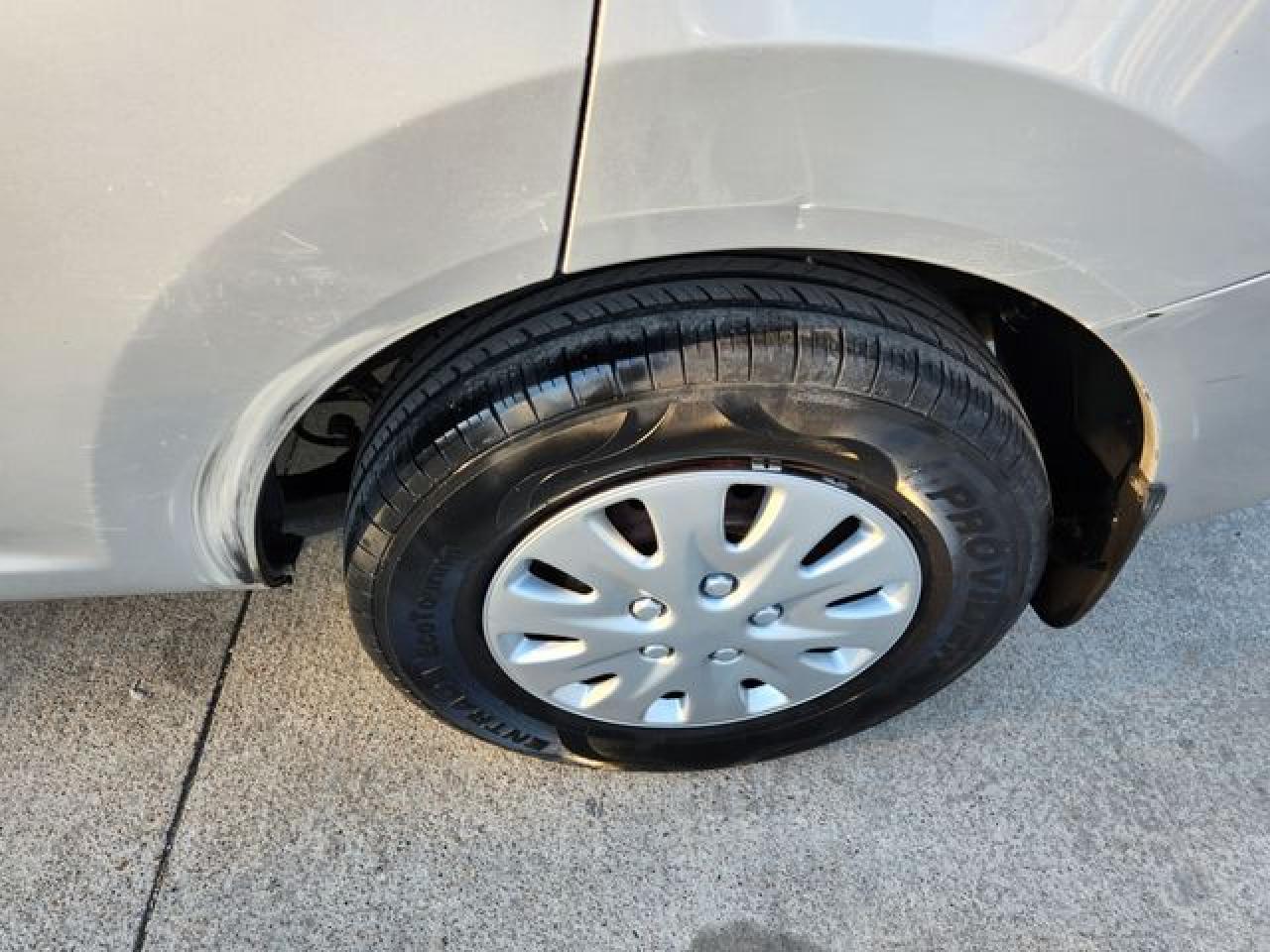 2009 Nissan Rogue S - Image 3