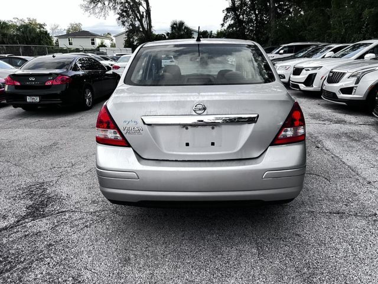 2011 Nissan Versa S - Фото 5
