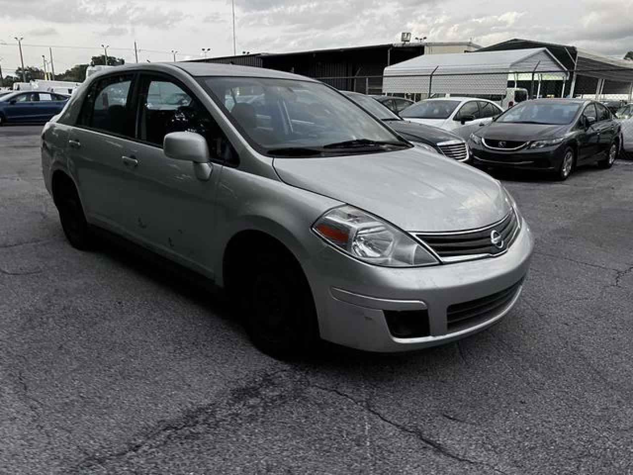 2011 Nissan Versa S - Фото 3