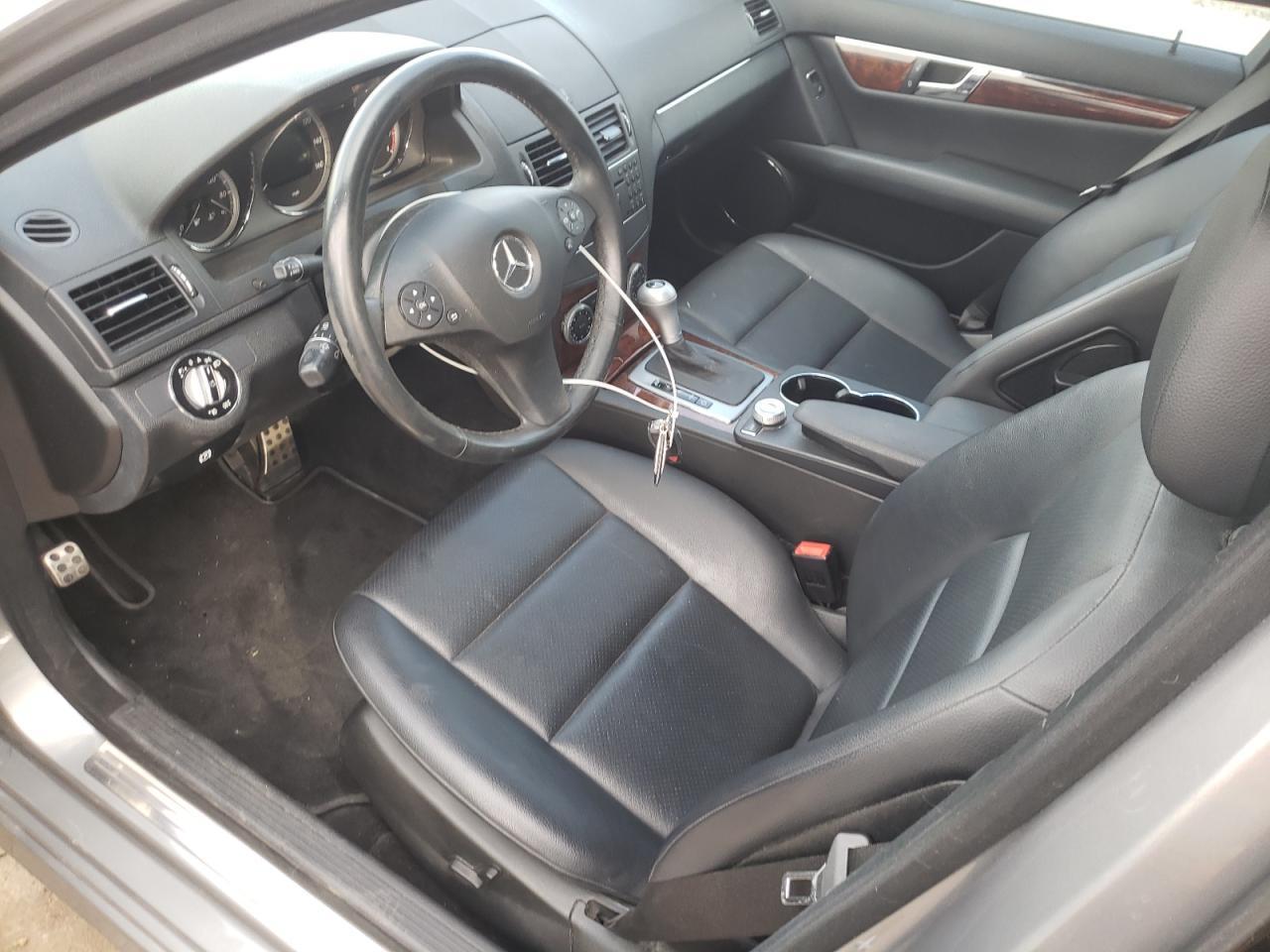 2010 Mercedes-Benz C 300 - Фото 7