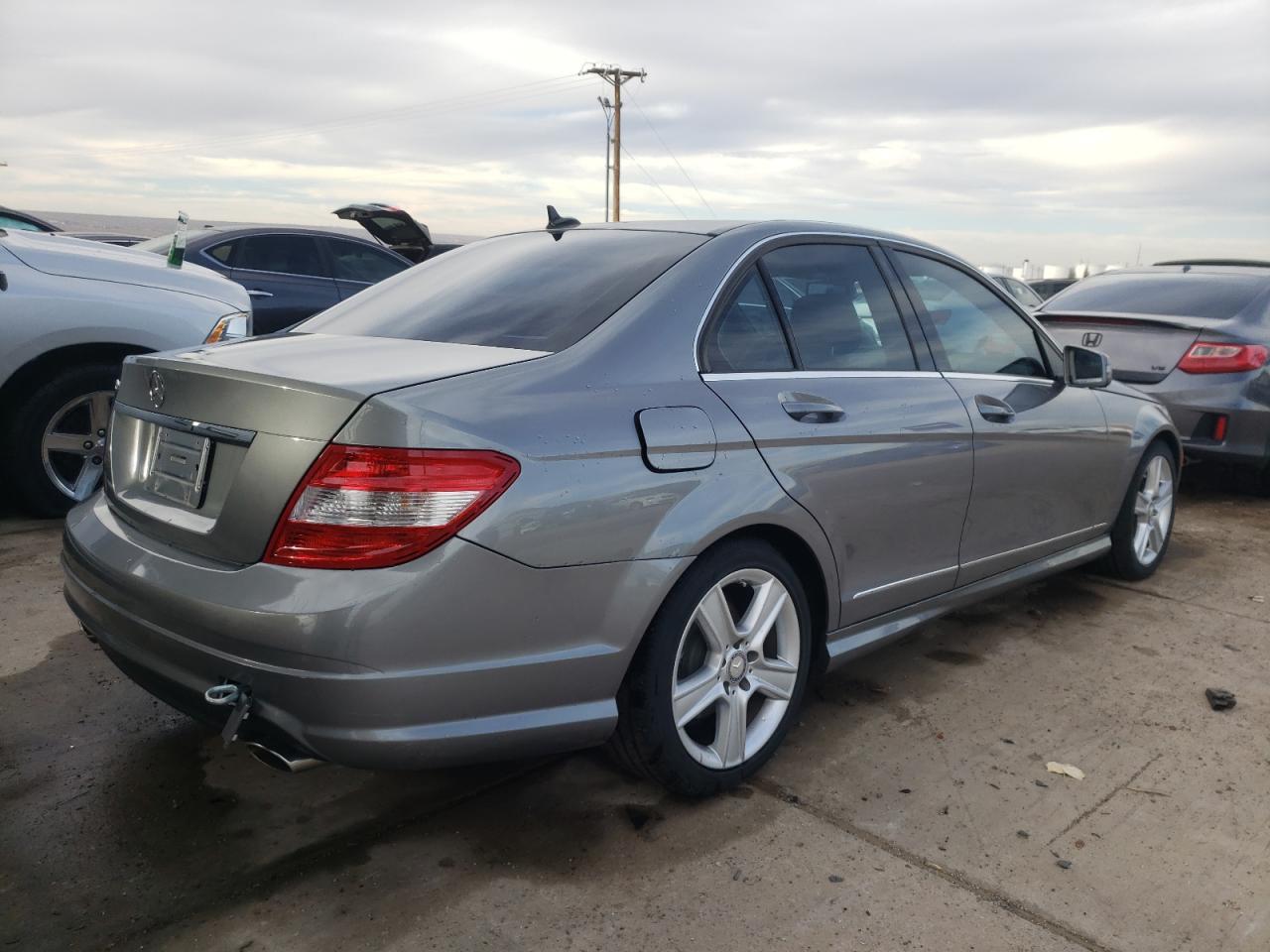 2010 Mercedes-Benz C 300 - Фото 3