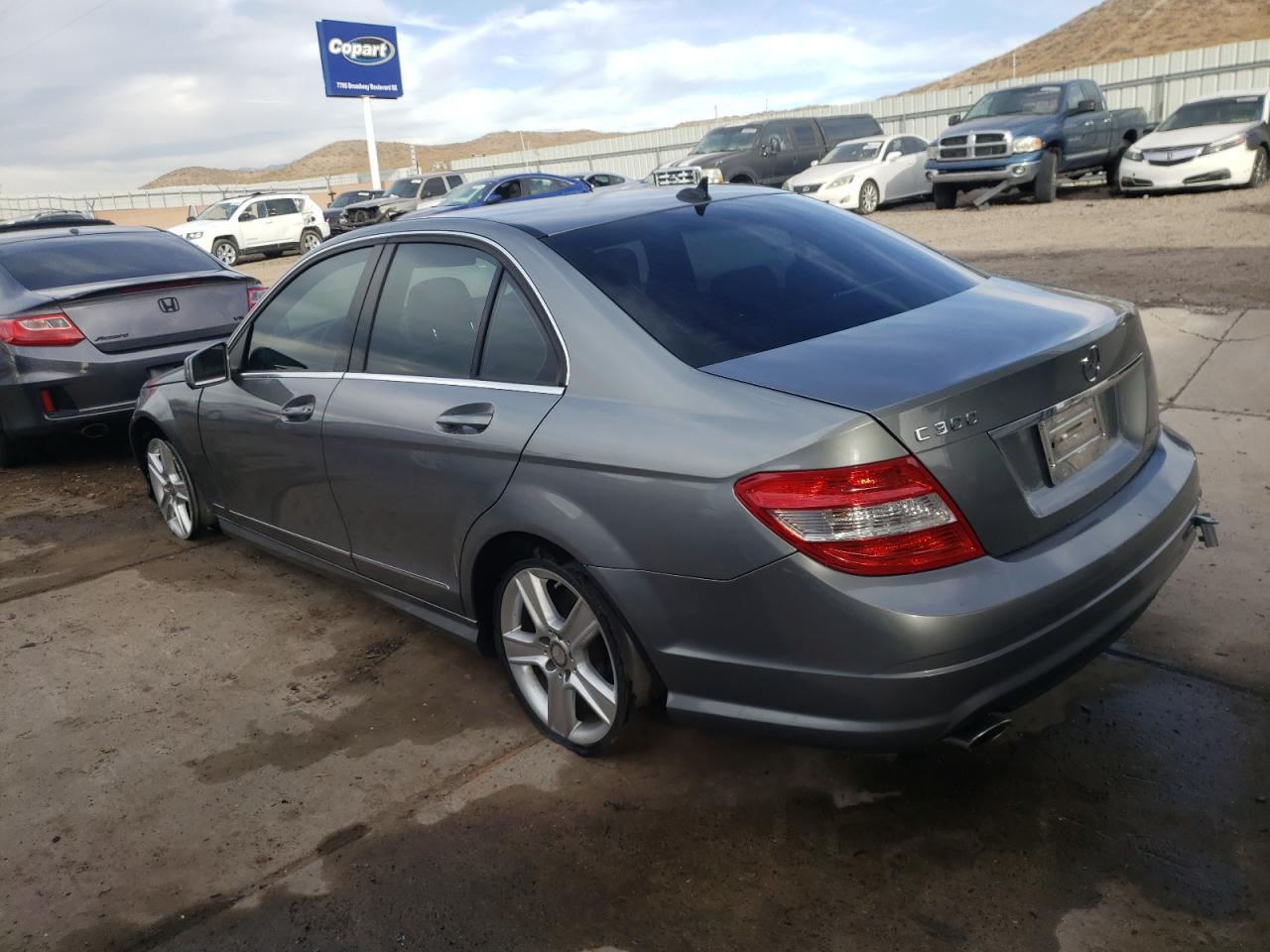 2010 Mercedes-Benz C 300 - Фото 2
