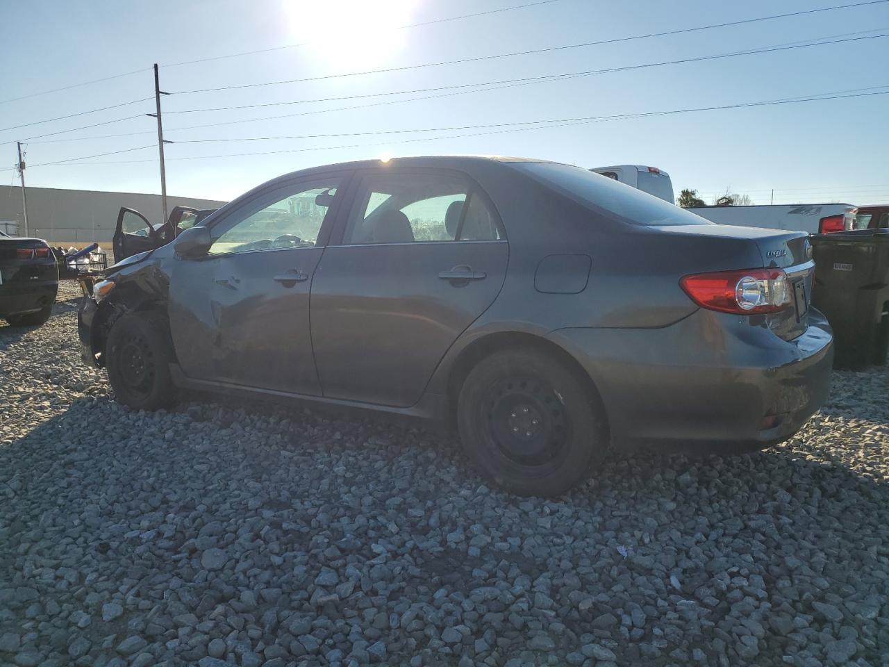 2013 Toyota Corolla Base - Фото 2