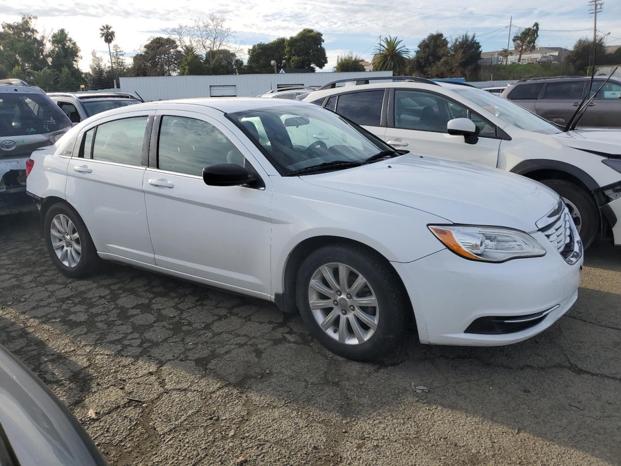 2013 Chrysler 200 Touring - Фото 4