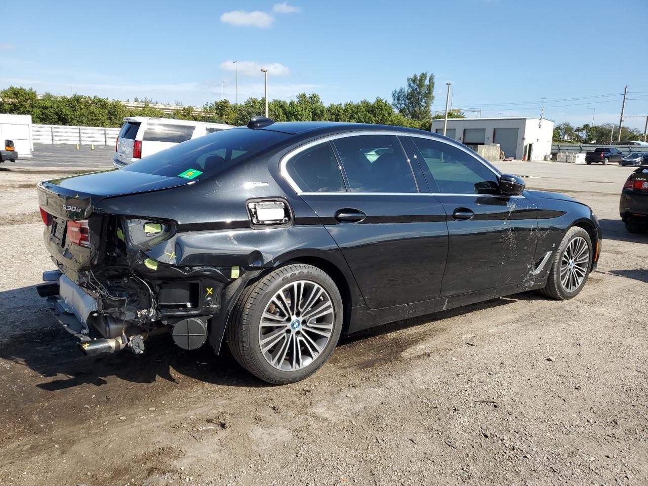 2019 BMW 530E - Image 3