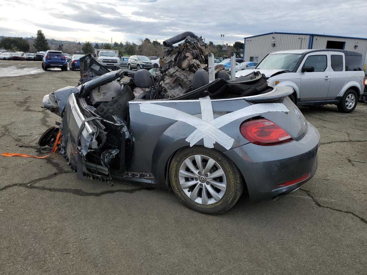 2018 Volkswagen Beetle S - Фото 2