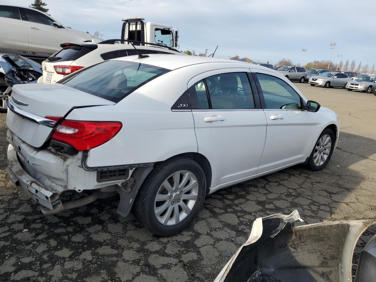 2013 Chrysler 200 Touring - Фото 3