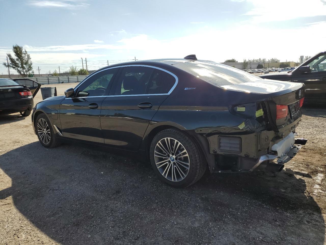 2019 BMW 530E - Image 2