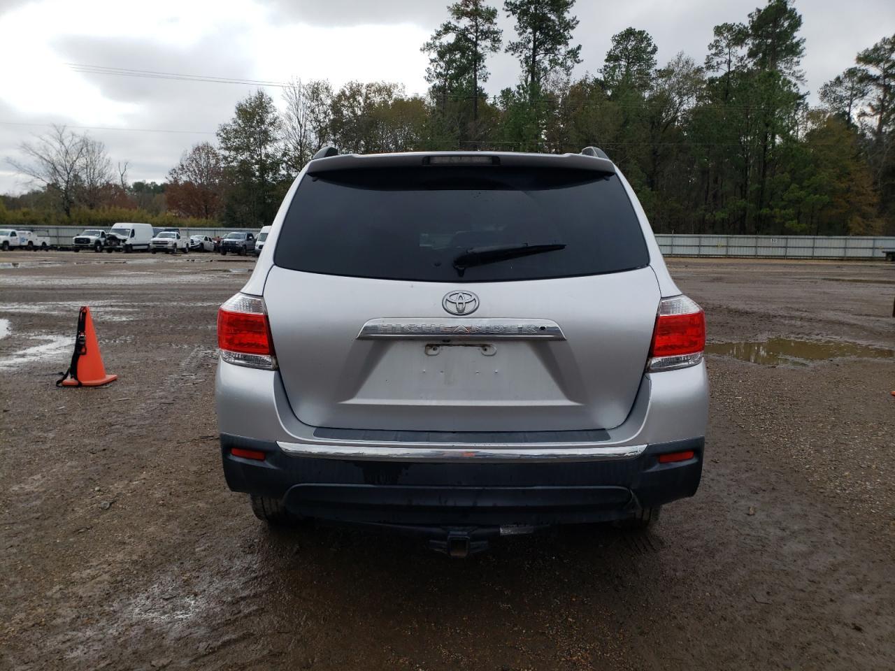 2011 Toyota Highlander Limited - Image 6