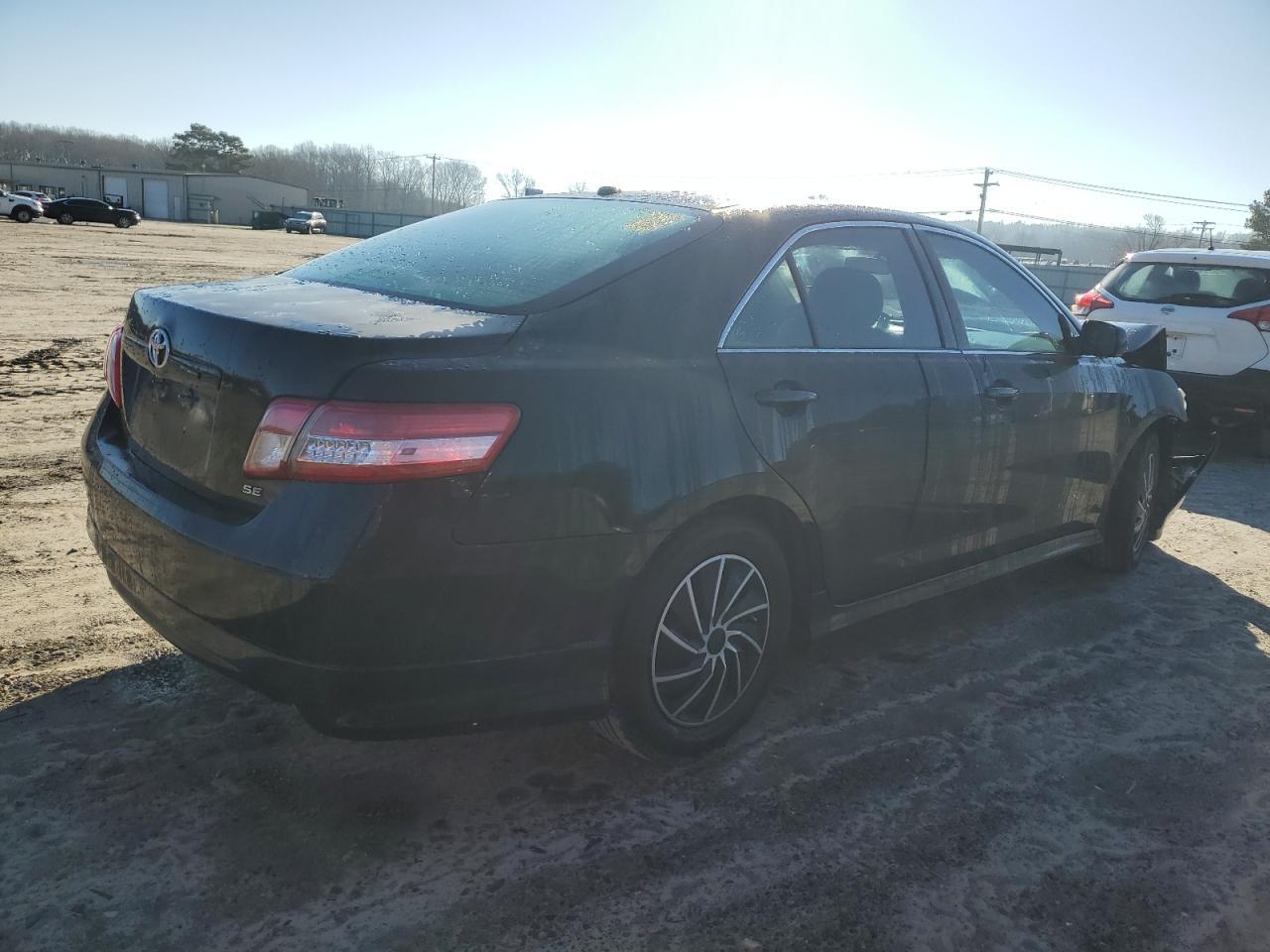2010 Toyota Camry Base - Фото 3