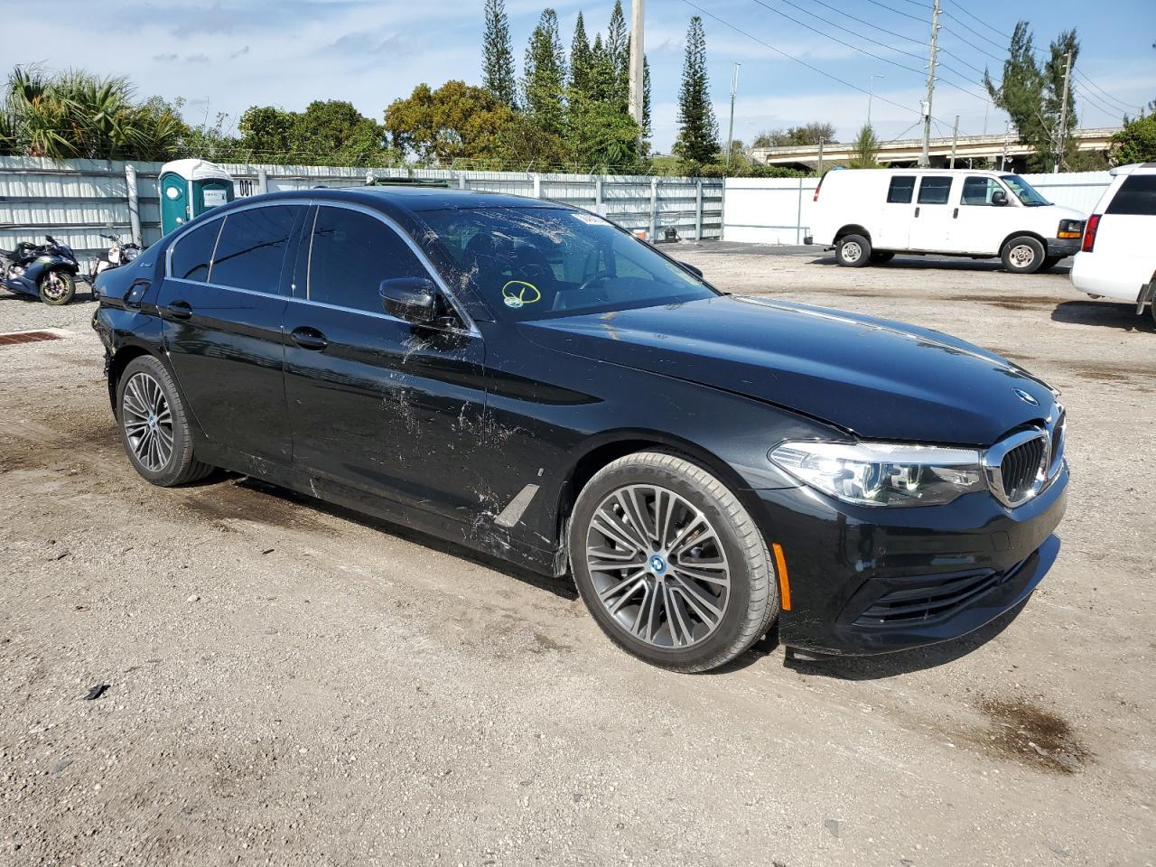 2019 BMW 530E - Image 4