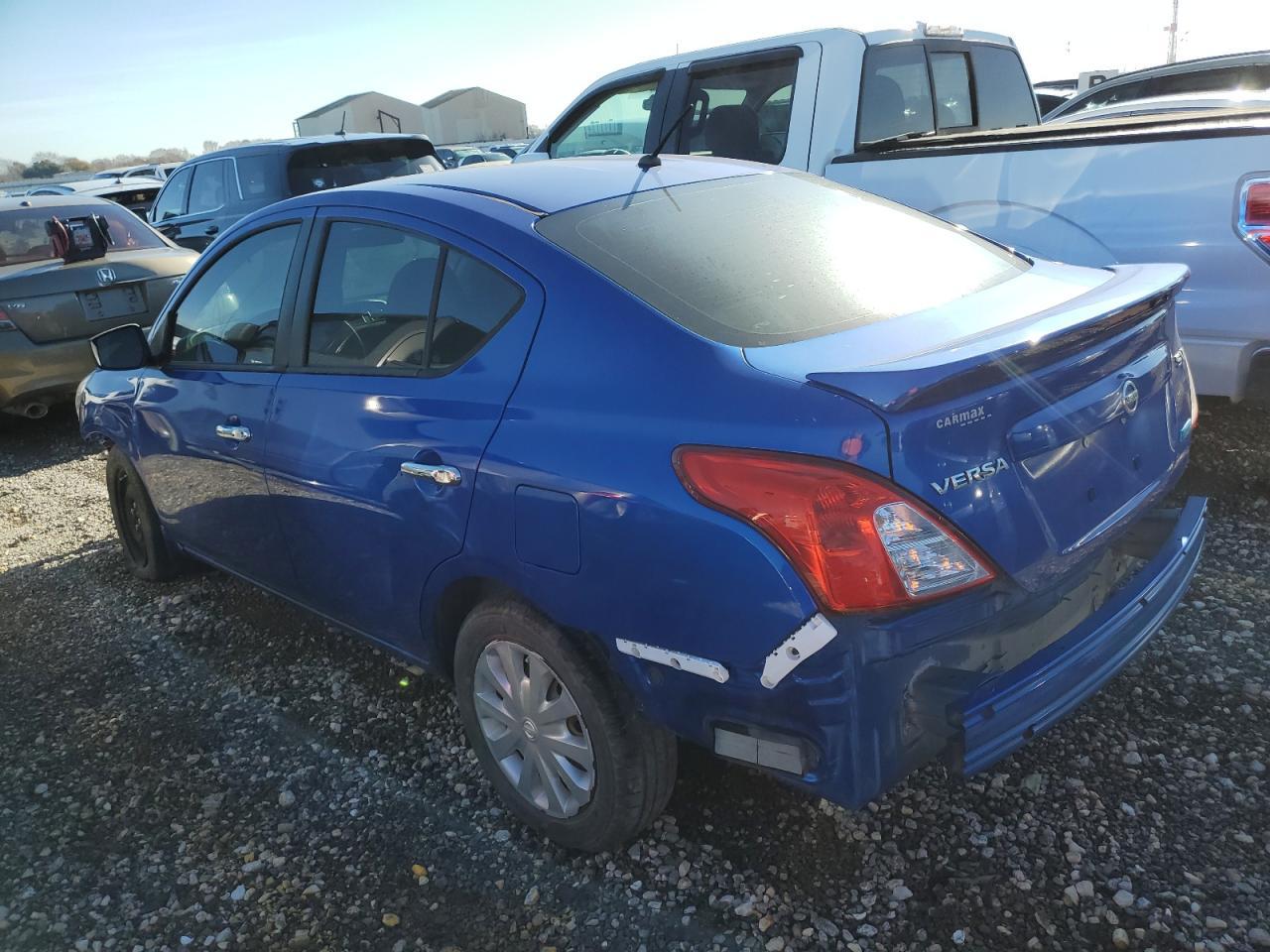 2015 Nissan Versa S - Фото 2