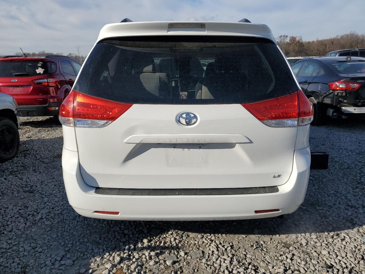 2011 Toyota Sienna Le - Image 6