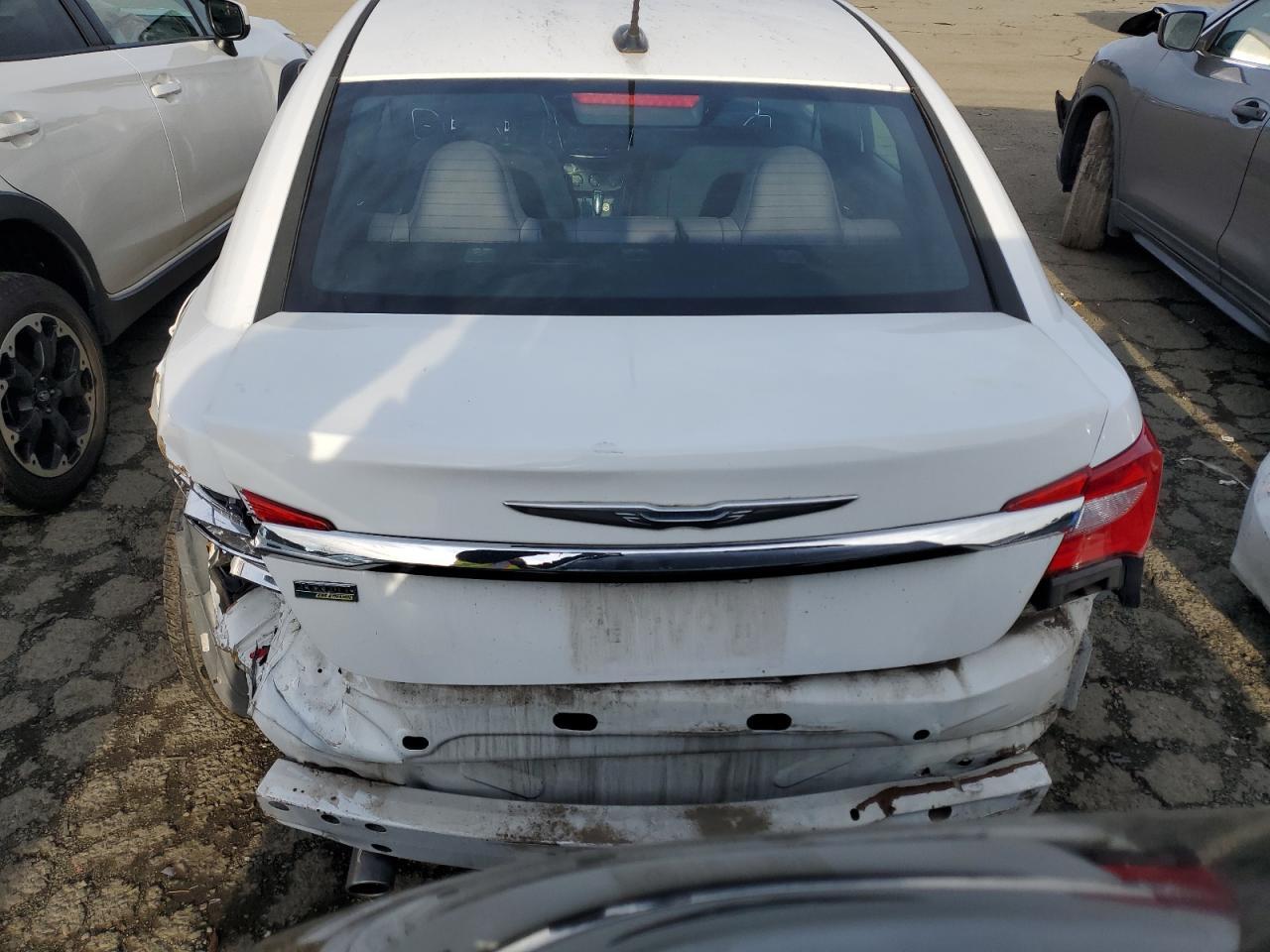 2013 Chrysler 200 Touring - Фото 6