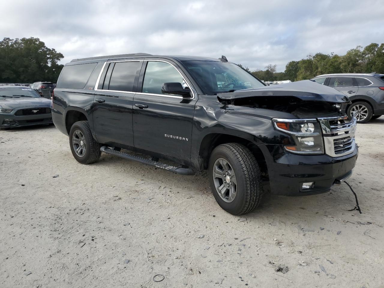 2017 Chevrolet Suburban K1500 Lt - Image 4