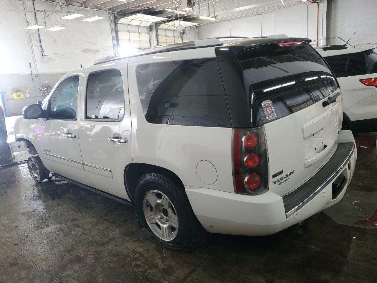 2011 GMC Yukon Denali - Image 2