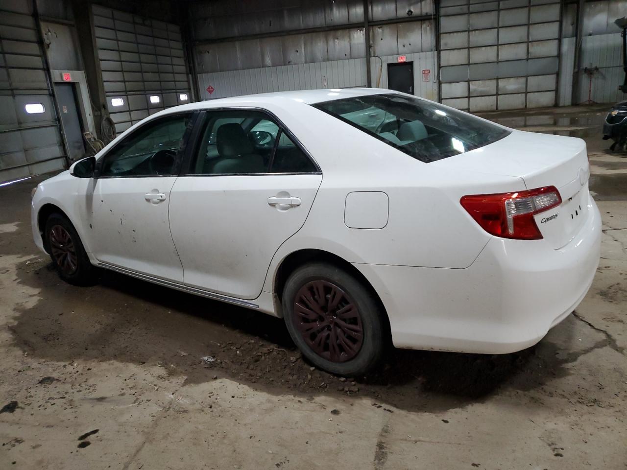 2012 Toyota Camry Base - Фото 2