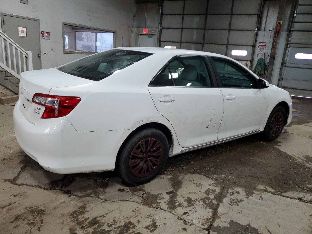 2012 Toyota Camry Base - Фото 3
