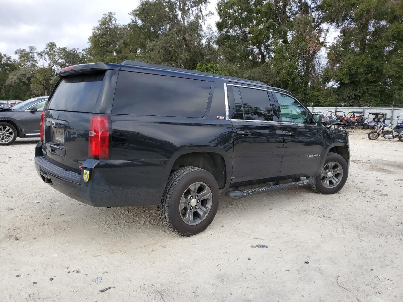 2017 Chevrolet Suburban K1500 Lt - Image 3