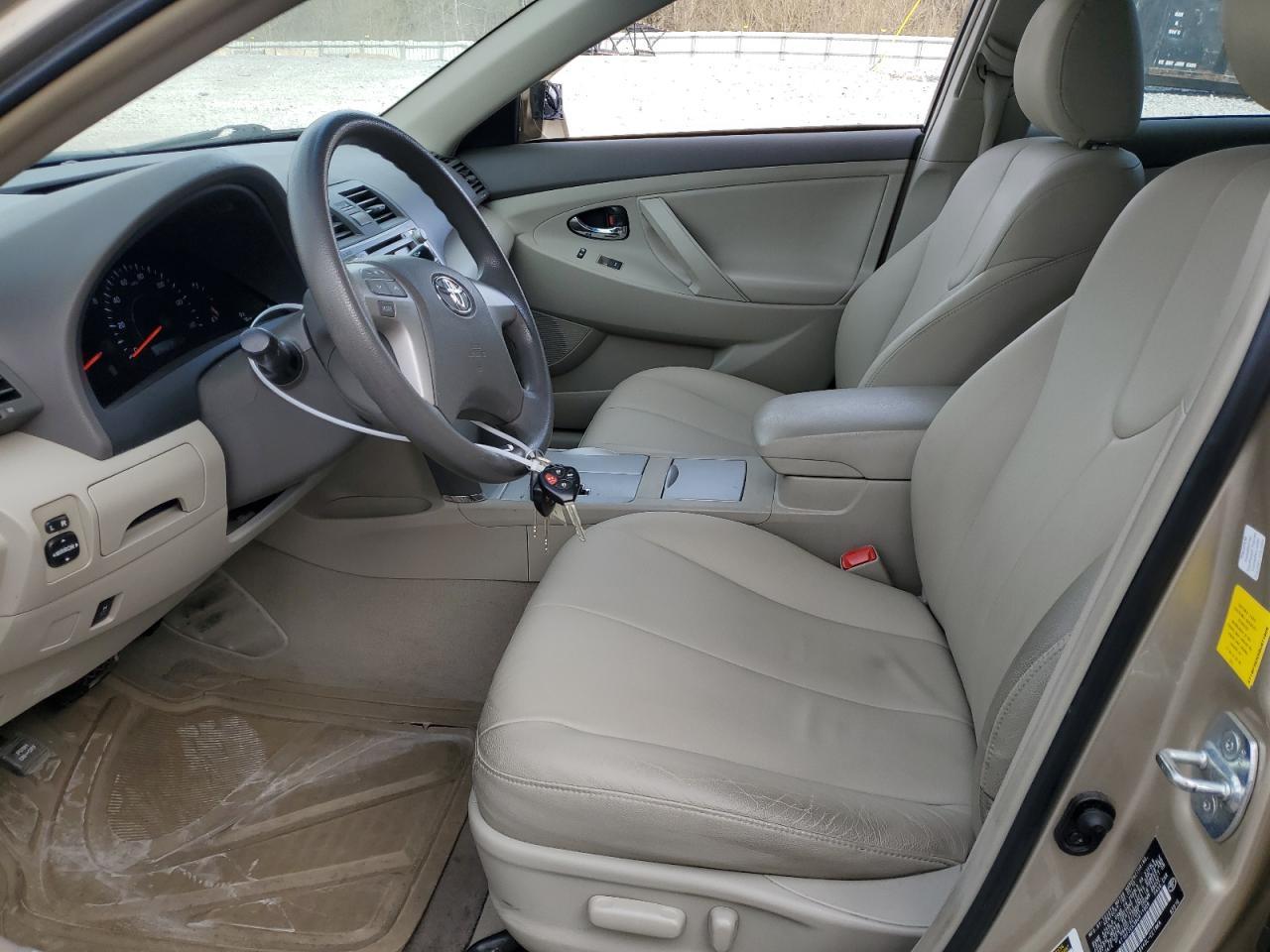 2011 Toyota Camry Base - Фото 7